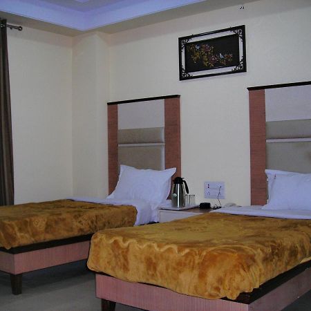 Hotel Dolphin Райпур Экстерьер фото