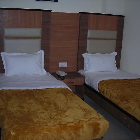 Hotel Dolphin Райпур Экстерьер фото