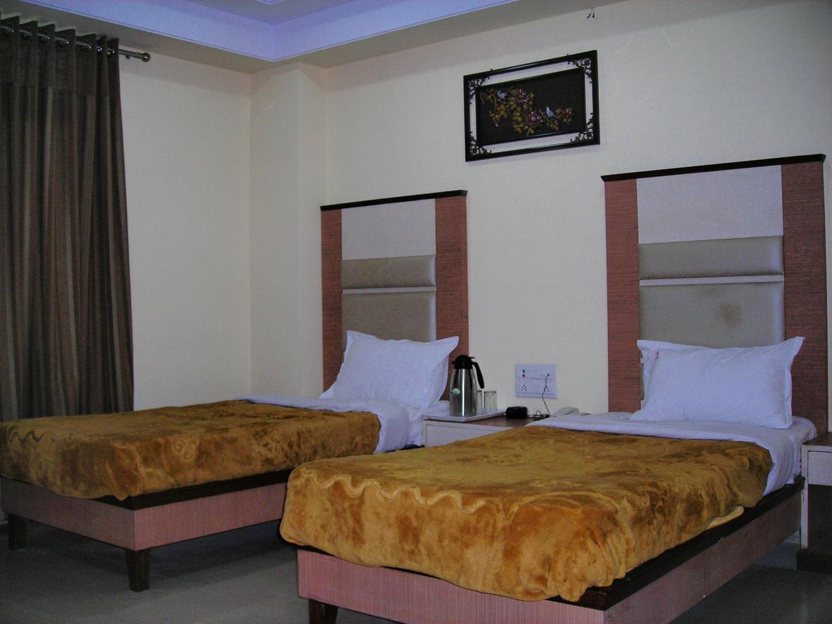 Hotel Dolphin Райпур Экстерьер фото